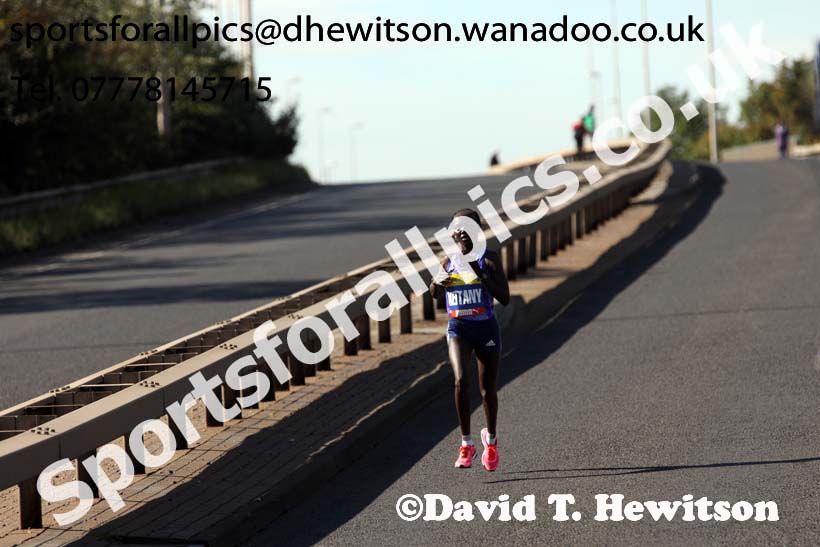 Mary Keitany on her way to winning the womens Morrisons Great North Run. Photo: David T. Hewitson/Sports for All Pics